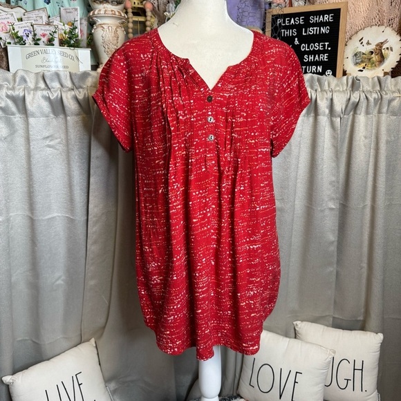 Red Relaxed Buttoned Blouse with Mandarin Collar - Picture 2 of 5